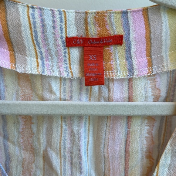 Crop Top by Chelsea and Violet, Bell sleeves - Picture 3 of 4